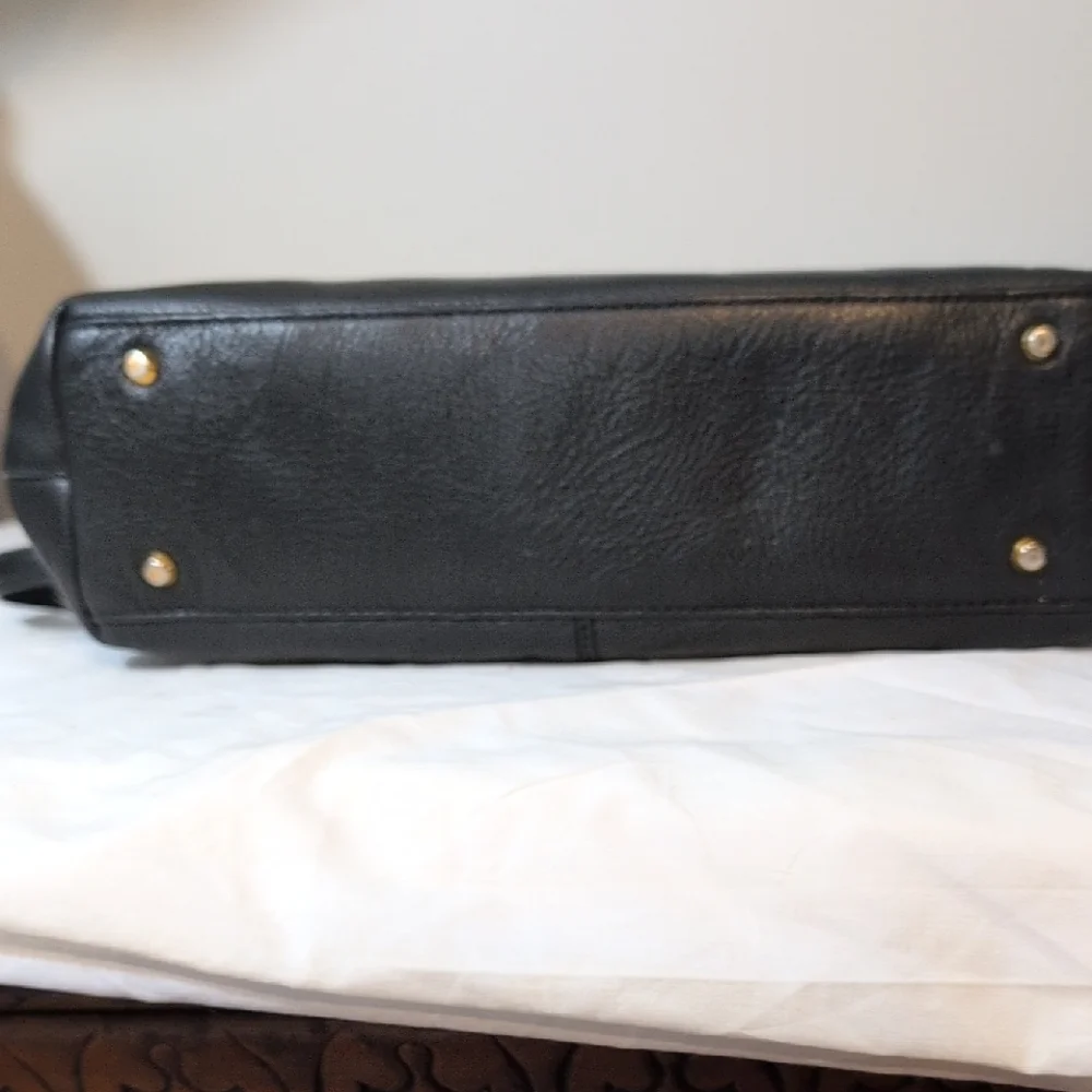 Elegant Black Leather Handbag